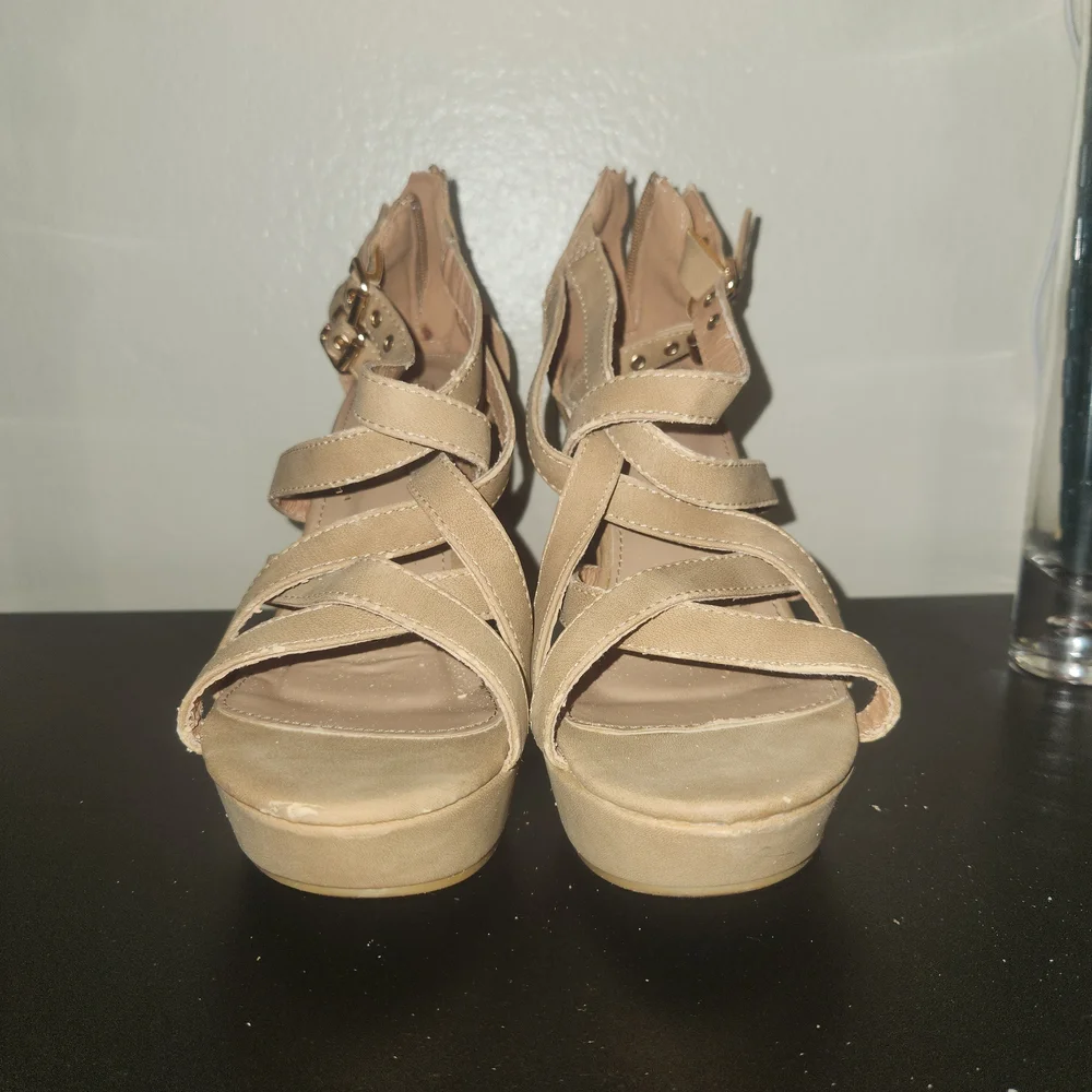 Women’s Strappy Platform Sandals - Nude